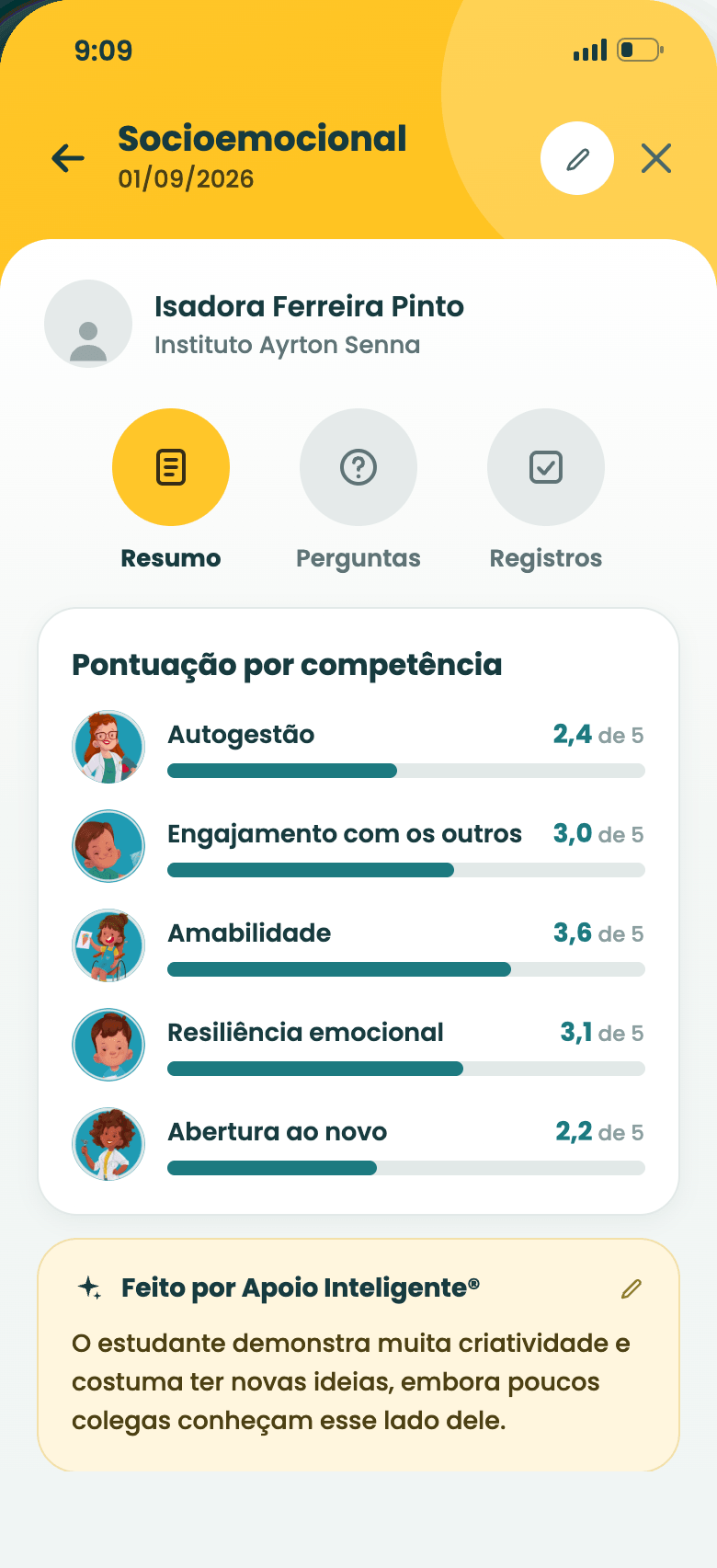A phone showing the score by social and emotional skill in the Vínculoo® platform, with five skills assessed and an observation written by Apoio Inteligente®